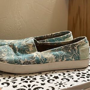 Toms Floral Print Flats in Teal and White